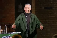 Lázár János: 16 év után Orbán Viktor sem lett fiatalabb, nem slim fit, inkább egy Duracell-elemhez hasonló