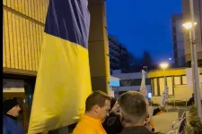 A fideszes alpolgármester és az emberei ukrán zászlóval fogadták Kapitány Istvánt Salgótarjánban