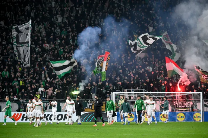 Rasszista szurkolói bekiabálások és pirotechnika miatt büntette az UEFA a Ferencvárost