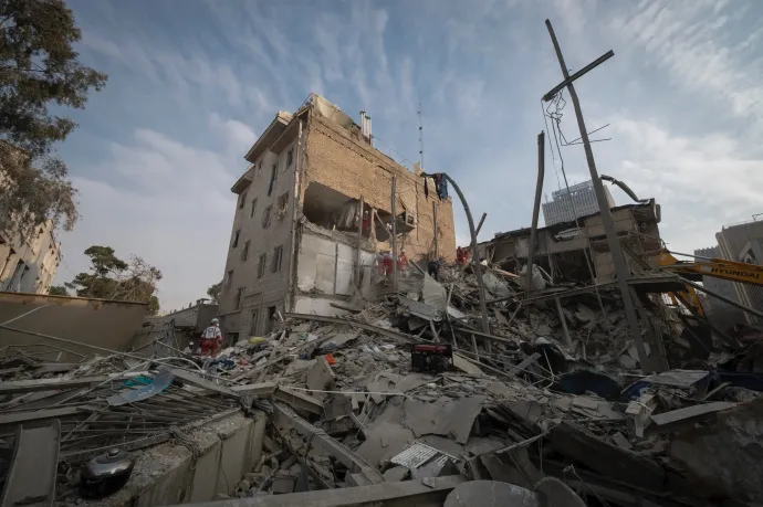 Irán új legfelsőbb vezetője szerint meg kell fosztani ellenségeiket a biztonságuktól