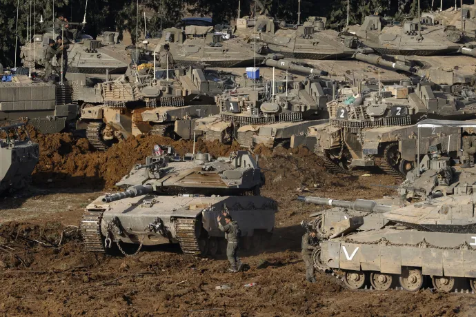 Izraeli tankok sorakoznak a libanoni határnál 2026. március 12-én – Fotó: Jalaa Marey / AFP