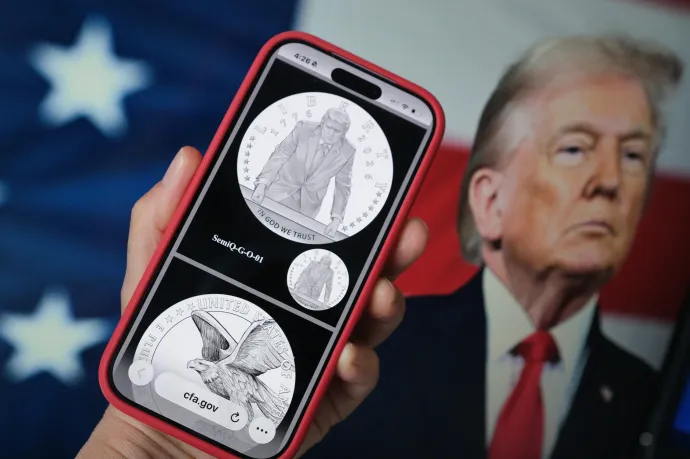 24 karátos, Trumpot ábrázoló emlékérmére bólintott rá az USA képzőművészeti bizottsága