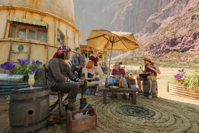 Jacob Romero, Mackenyu, Emily Rudd, Taz Skylar, Clive Russell és Iñaki Godoy a második évadban – Fotó: Netflix