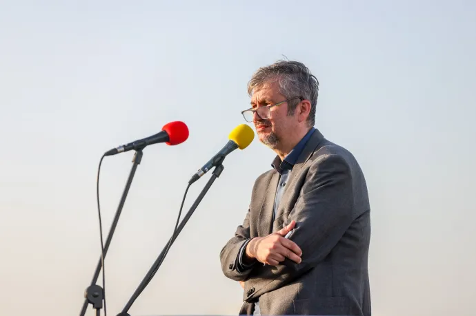 Volt igazolása a bíróságtól, mégis kétmilliós büntetést kapott Hadházy Kövér Lászlótól, amiért nem vett részt a parlamenti szavazáson