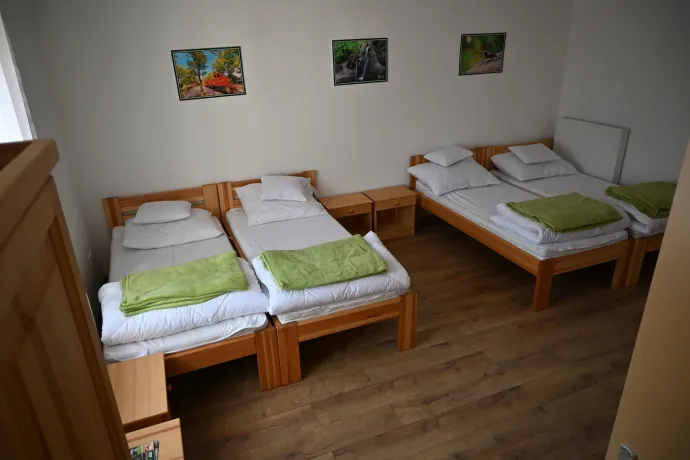 Az aggregátor, a hálóterem, a vadászati társalgó és a szoba – Fotó: Tenczer Gábor / Telex