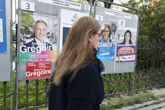 Emmanuel Grégoire, Rachida Dati és Sophia Chikirou plakátjai Párizsban 2026. március 18-án – Fotó: Quentin De Groeve / Hans Lucas / AFP