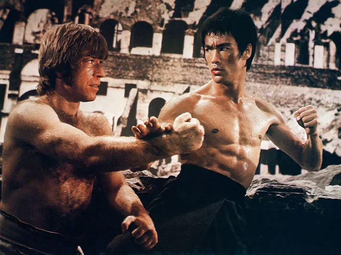 Bruce Lee és Chuck Norris az 1972-es, A sárkány útja című filmben – Fotó: Screen Archives / Getty Images