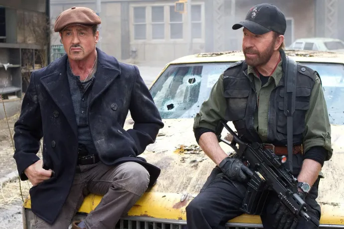 Sylvester Stallone és Chuck Norris a Feláldozhatók 2-ben – Fotó: Pro Video Film & Distribution 