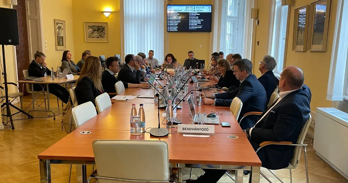 Elfogult választási hírek miatt megbírságolta a közmédiát a Nemzeti Választási Bizottság