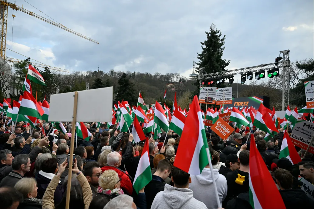 A Fidesz kampányrendezvényén jelentett be közös miskolci és borsodi bérletet Lázár János