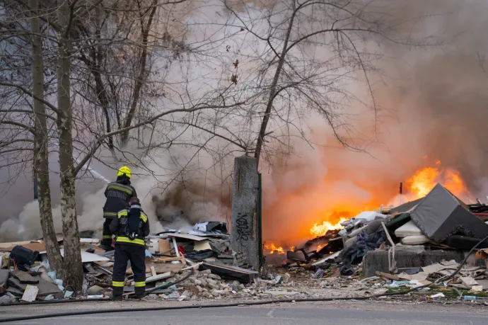 Kigyulladt egy 200 négyzetméteres terület az Atlétikai Stadion közelében