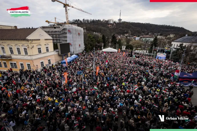 Orbán Viktor eljutott oda, hogy egy 147 ezres régiós központ politikai gyűlését hasonlítja össze egy 9700 fős kisvároséval