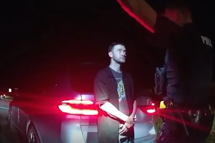 Kikerült a videó Justin Timberlake letartóztatásáról, amin a rendőröknek magyarázza ittasan, ki is ő valójában