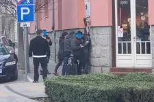 Rendőrök szerelték le a Márki-Zay rendezvényét megzavaró férfit, akinél a politikus szerint fegyvernek látszó tárgy volt