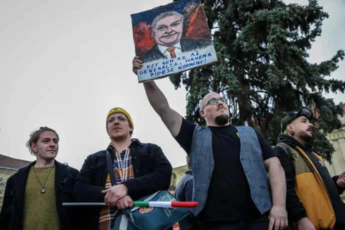 Nikol pointillista zsírkrétarajza. Fotó: Huszti István / Telex