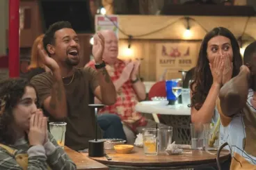 Streamingajánló: Nem elég, hogy elvisznek egy kínos csapatépítőre, de rajtad kívül mindenki beépített ember