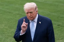 Trump 48 órát adott Iránnak, hogy megnyissa a Hormuzi-szorost