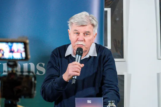 „Sokáig nem értettem, miben élünk, most már újdiktatúrának nevezem”