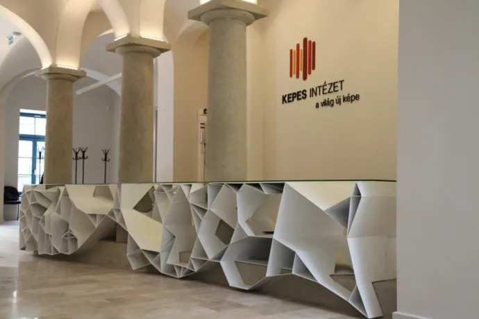 Sikertelenül próbálták meg összebuherálni Egerben a szétflexelt, majd hulladéktelepre dobott műalkotást