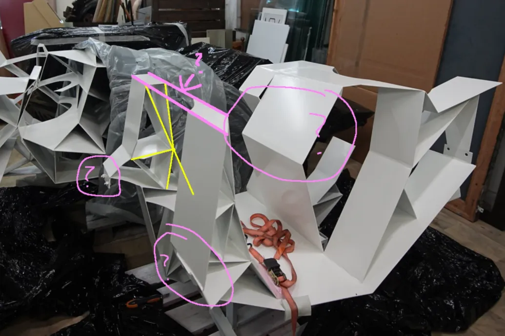 Sikertelenül próbálták meg összebuherálni Egerben a szétflexelt, majd hulladéktelepre dobott műalkotást