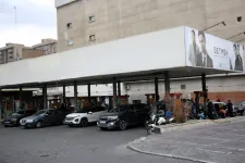 CNN: Hosszú sorok állnak a teheráni benzinkutaknál