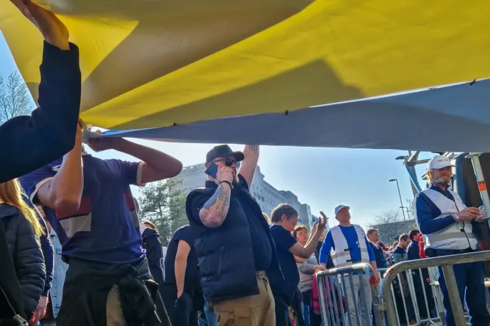 Russian-style shadow campaign appears to be behind Fidesz, executed rather amateurishly so far