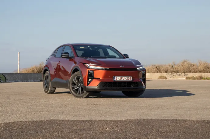 Ilyen, amikor a Toyota elkezdi komolyan venni a villanyautózást