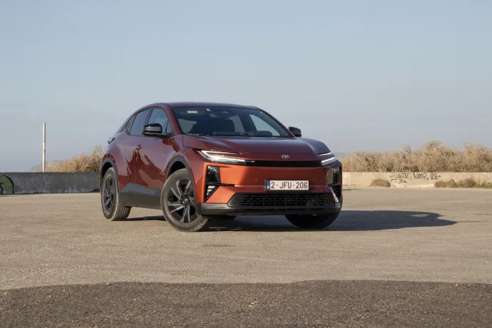 Divatos forma, jó színek – egyre ritkább, hogy egy Toyota unalmas legyen – Fotó: Macsuga János