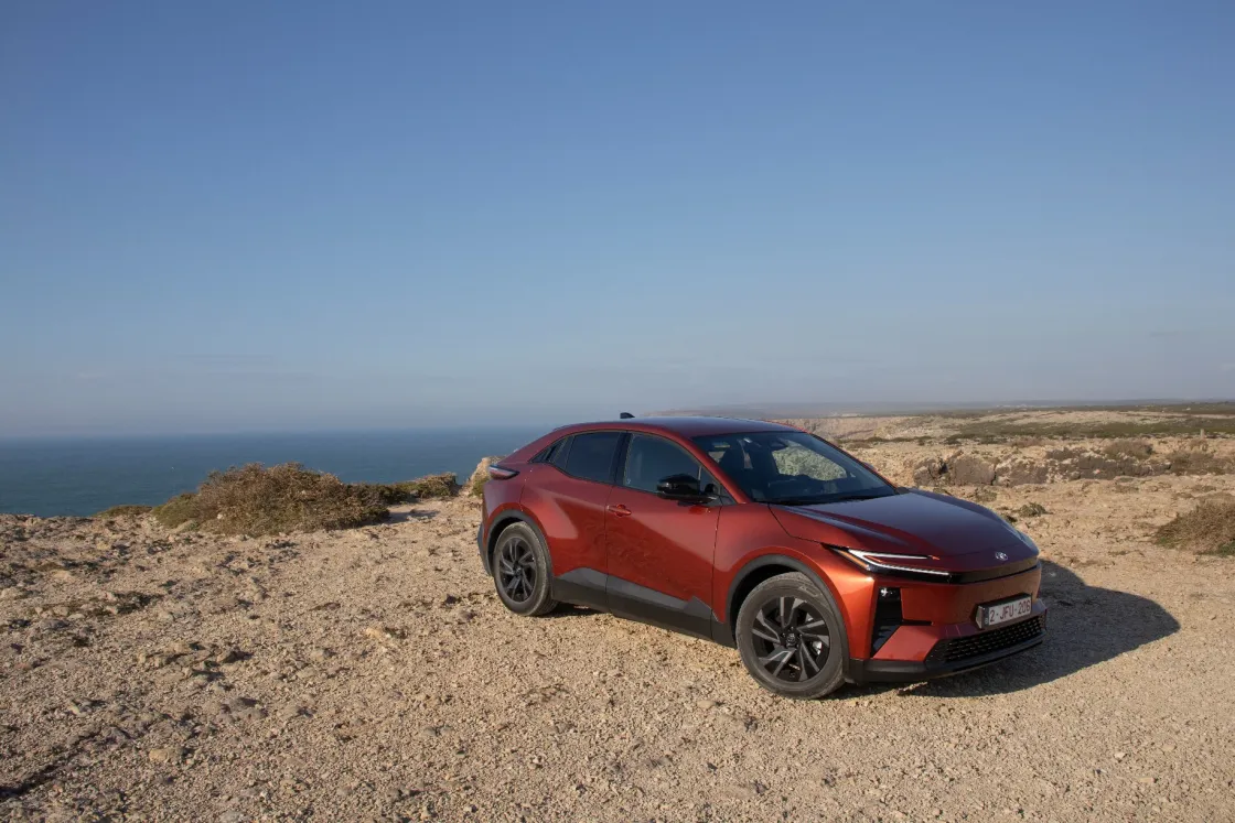 Ilyen, amikor a Toyota elkezdi komolyan venni a villanyautózást