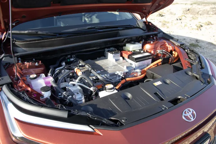 Jellegtelen a motortér, egy első csomagtartó elférhetett volna – Fotó: Macsuga János