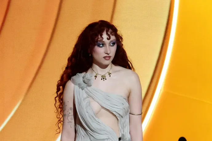 Chappell Roan tagadja, hogy az ő biztonsági őre ríkatta meg a focista Jorginho lányát