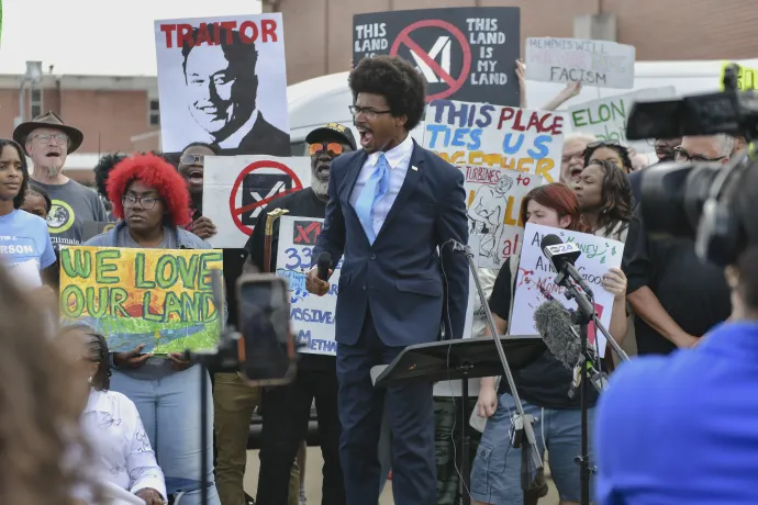 Justin Pearson képviselő az xAI adatközpont elleni tüntetéseke egyikén Memphisben 2025. április 25-én – Fotó: Brandon Dill / The Washington Post / Getty Images