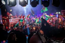 A magyar választási kampány, amiben a Kelet és a Nyugat a szemünk előtt csap össze