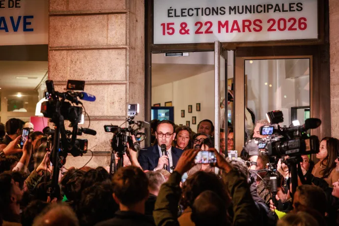 Thomas Cazenave nyilatkozik a győzelme után Bordeaux-ban 2026. március 22-én – Fotó: David Sepeau / Hans Lucas / AFP