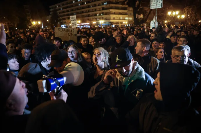 Egyszerre zúgott a Mocskos Fidesz! és a Hajrá Fidesz! Orbán kecskeméti gyűlése alatt