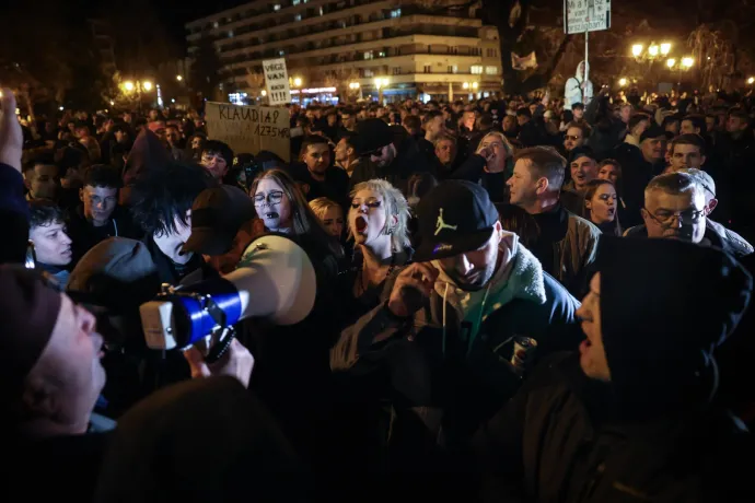 Egyszerre zúgott a Mocskos Fidesz! és a Hajrá Fidesz! Orbán kecskeméti gyűlése alatt