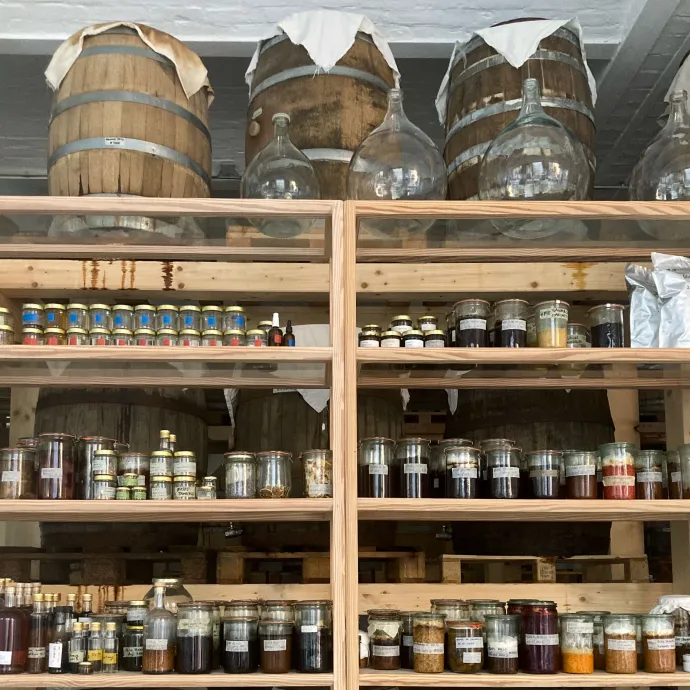 Az első képen a kinevelt kodzsi, a másodikon a kész fermentátumok – Fotó: Makai Edina