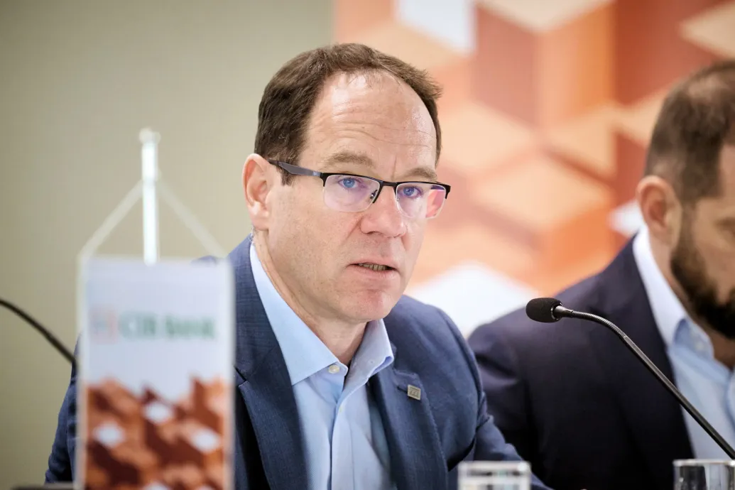 Simák Pál CIB-vezér felfelé bukott, olasz bankár vezeti a jövőben a magyar bankot