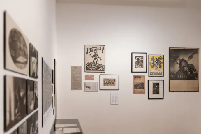 Antifasiszta nyomatok a kiállítás enteriőrjében – Fotó: Melegh Noémi Napsugár / Telex