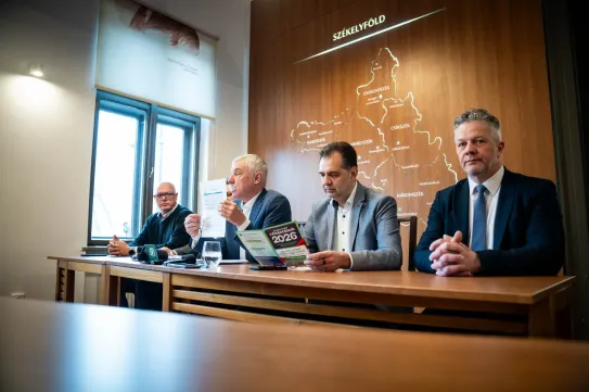 Komplett logisztikával gyűjti az erdélyi levélszavazatokat az RMDSZ, a cél, hogy minél több jusson a Fideszhez