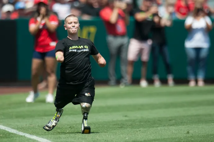 Vezetés közben lőhette agyon utasát egy férfi, akinek gyerekkorában minden végtagját amputálták