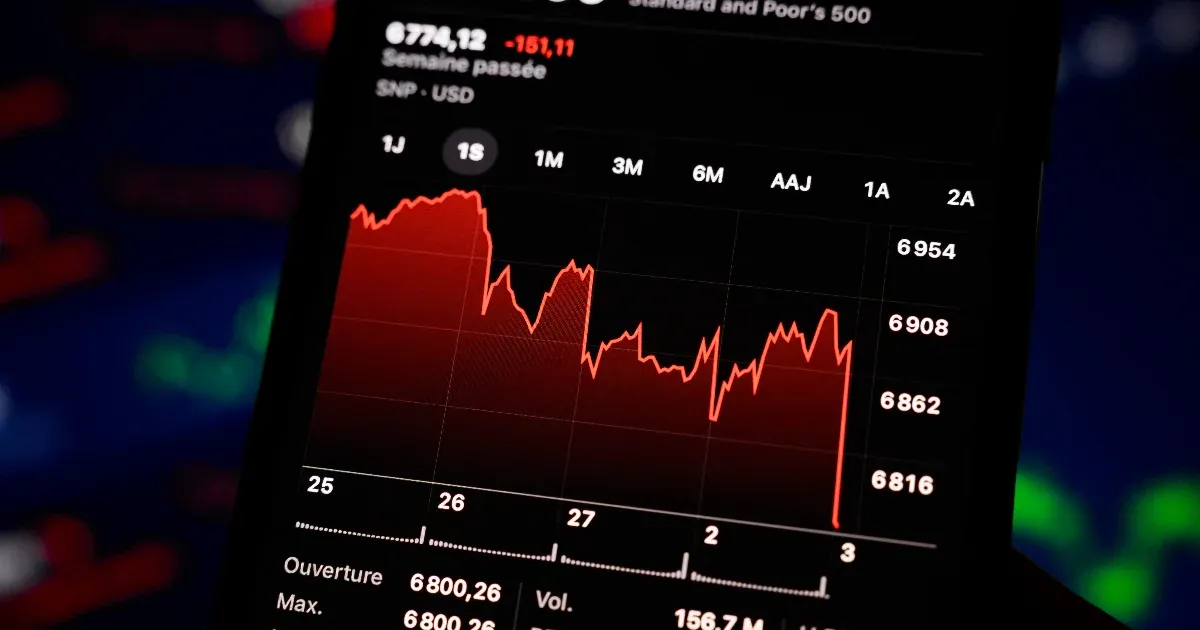 „Trump bejelentése és a piaci manipuláció: 1,5 milliárd dolláros tét előtt érkezett a hír” „Trump bejelentése és a piaci manipuláció: 1,5 milliárd dolláros tét előtt érkezett a hír”