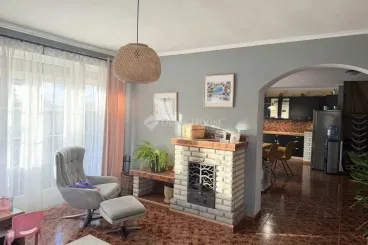 Erdőillat és építészeti csodák Pécs azon részein, ahol tíz perc alatt változik a világ