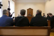 Nyolc, illetve három évet ajánlott a győri ügyész a sikkasztással vádolt audis szakszervezeti vezetőknek