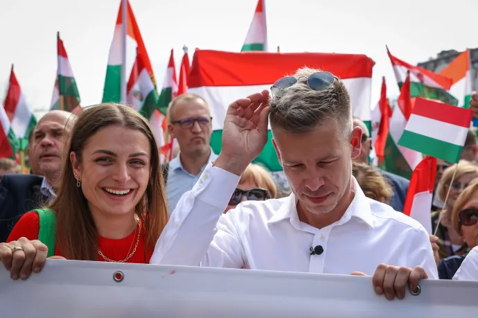 Magyar Péter nyilvánosságra hozott egy nyomozati iratot, ami szerint Vogel Evelin NER-hez köthető figurákkal egyeztetett a zsarolási ügyében