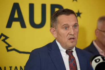 Orbán Viktor a jó választás a román szélsőjobboldali AUR szerint