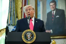 A padlón koppant az Iránt lövő Trump népszerűsége