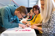 „Csak nem nyer még egyszer a Fidesz” vs. „a Tisza sem lesz jobb” – elsőszavazók az első választásukról