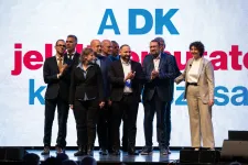 Ha kármentés, ha gesztus volt, a nyomás csak nőtt a DK-s jelölteken, hogy lépjenek vissza