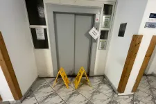 Mindkét lift elromlott a Semmelweis Egyetem bőrklinikáján